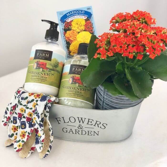 Bank of Flowers Gift Baskets in Milwaukee, WI