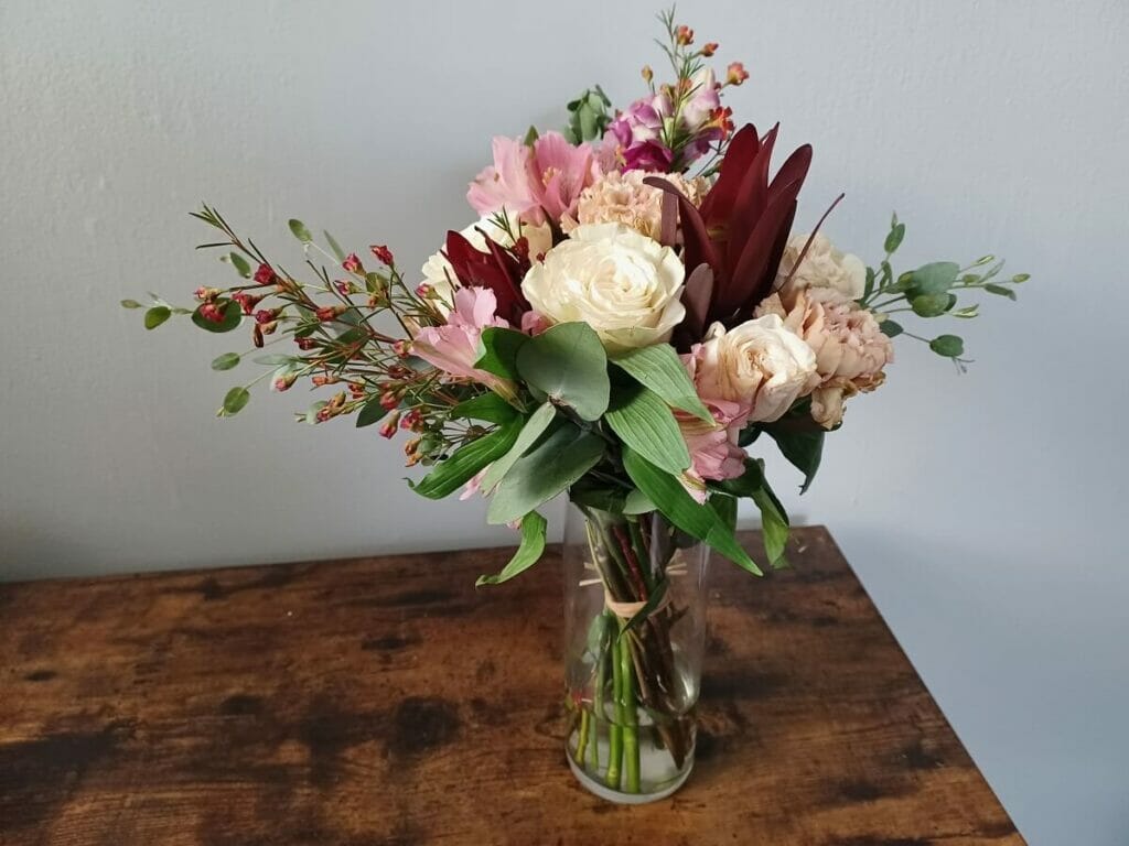Ode a la Rose Monique Flower Arrangement