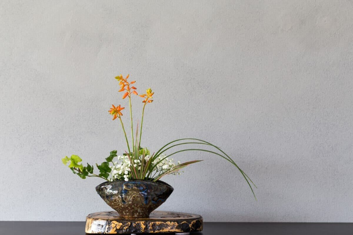 Ikebana An Essential Guide to The Japanese Art of Flower Arrangement