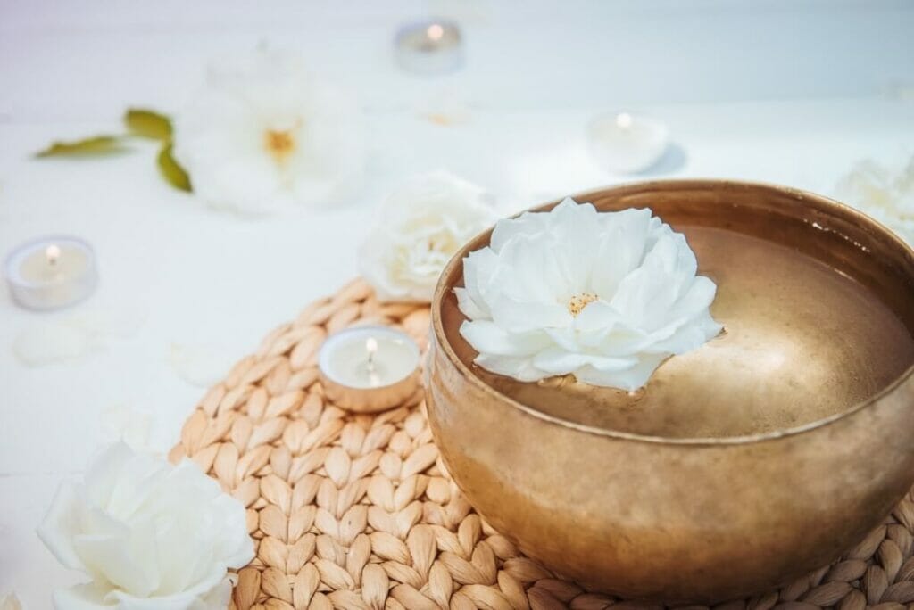 What do White Flowers Mean Spiritually?