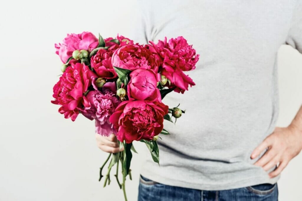 Are Flowers a Good Gift for First Dates?