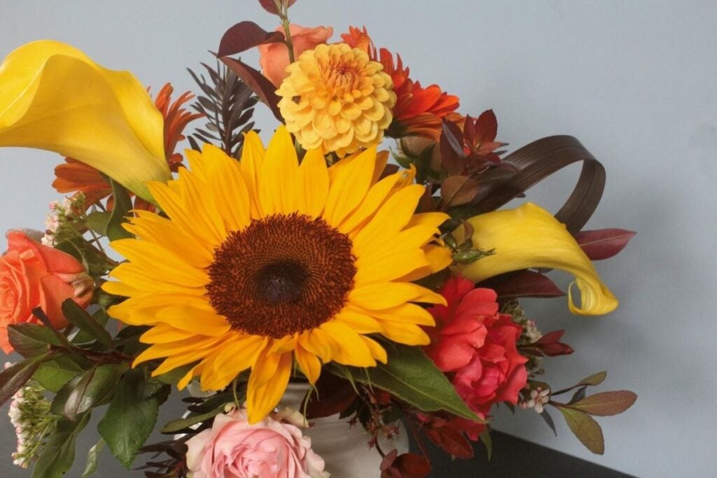 Creating a Focal Point With Seasonal Flowers in Floral Design