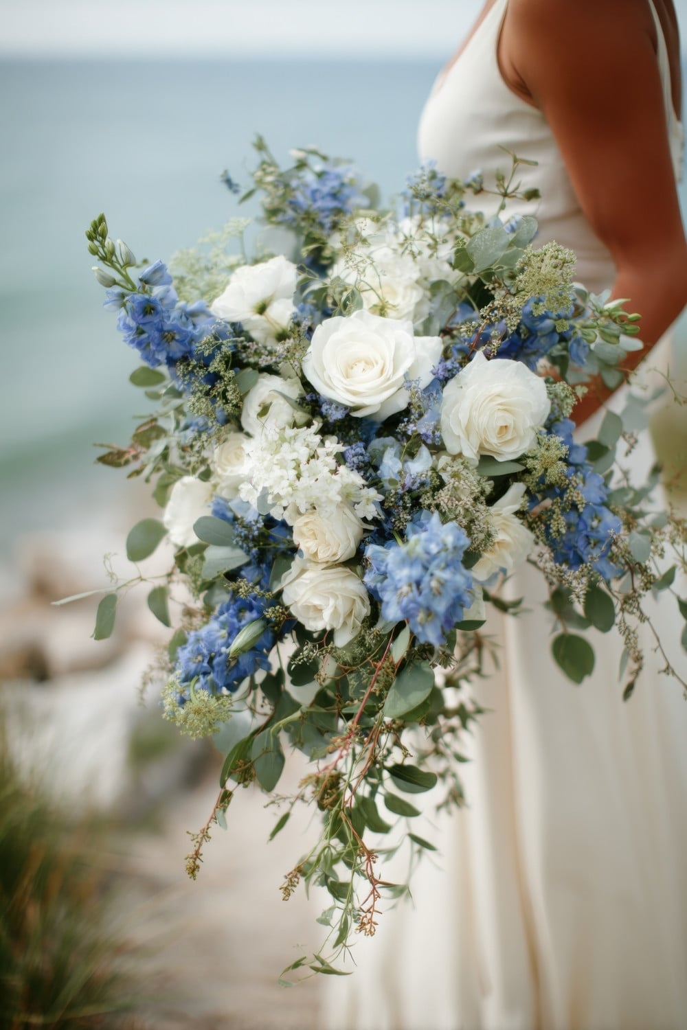 55+ Blue and White Bridal Bouquets That Look Straight Out of a Fairytale — free download